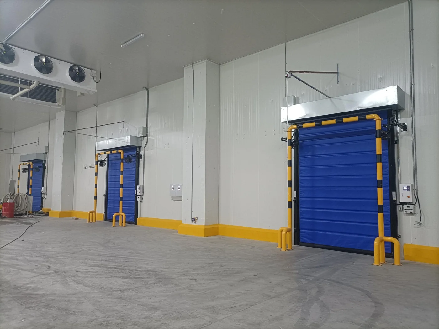 LEFAST cold-storage high-speed doors installed in a cold room